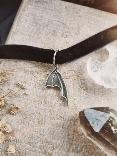 Nocturne Choker